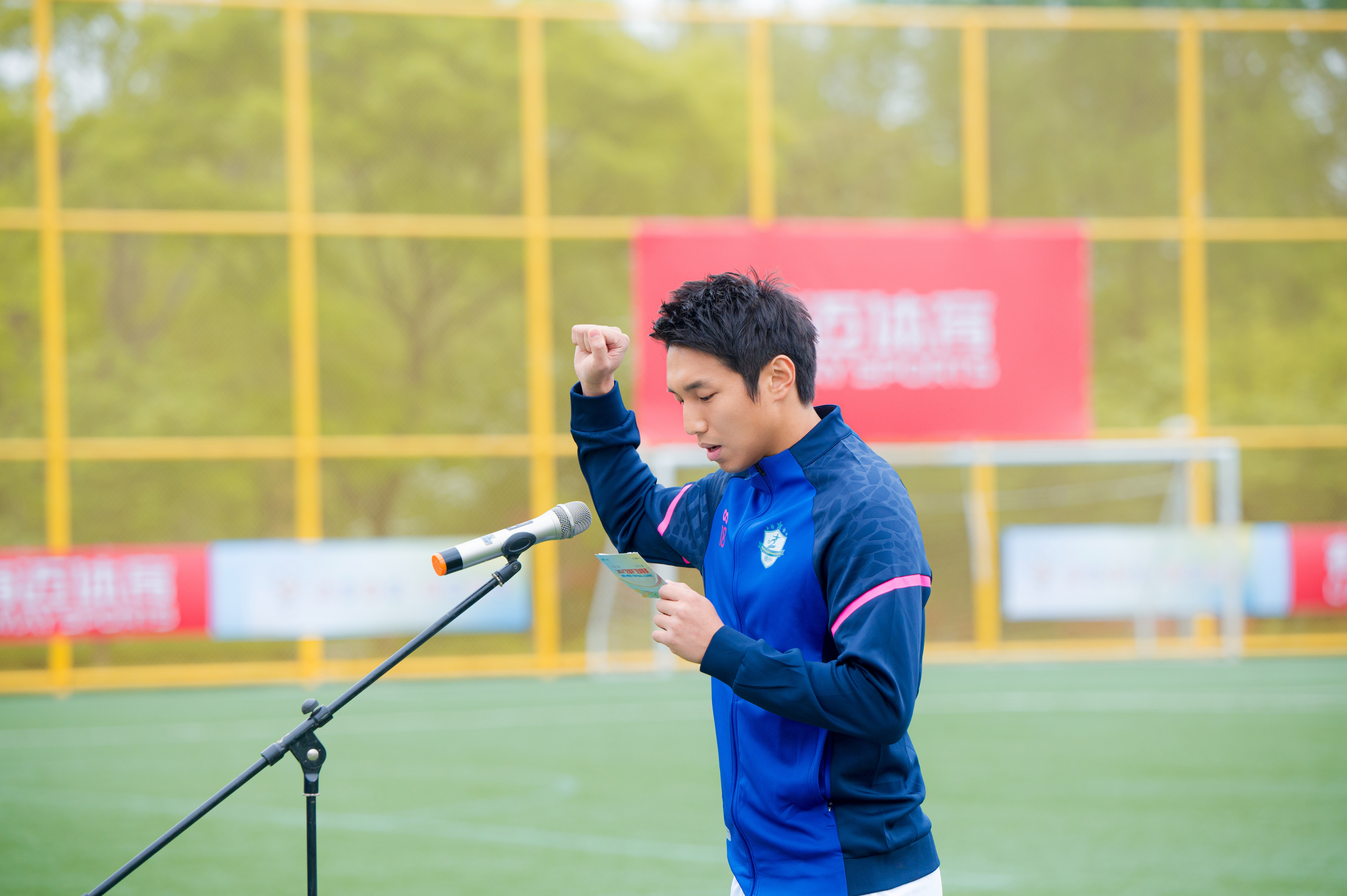 国内足球联赛赛程紧凑，球员备战状态良好