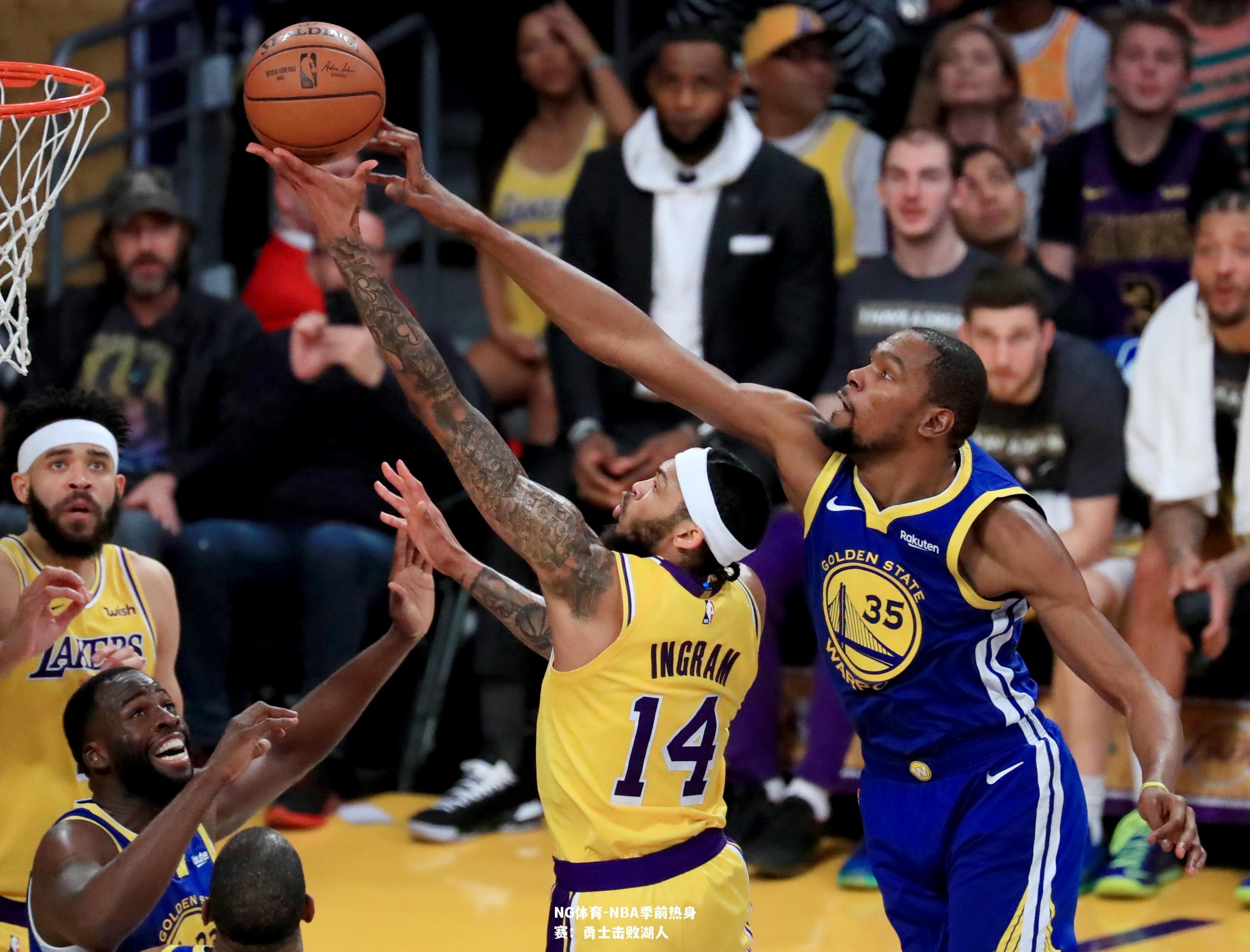 NBA季前热身赛：勇士击败湖人